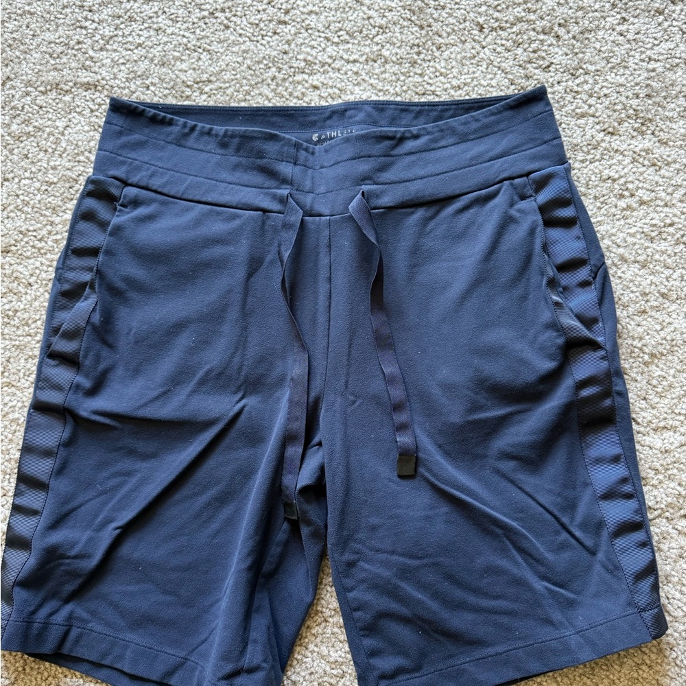 Athleta Metro Downtown 7” Shorts medium navy
